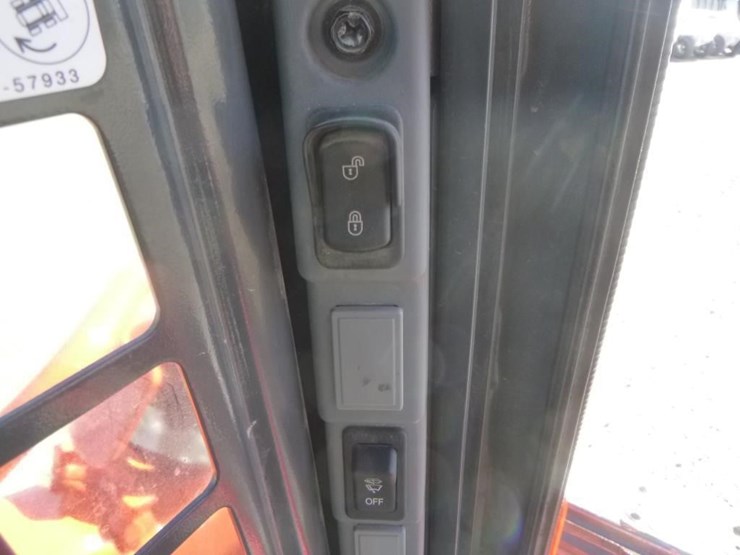 2020-kubota-ssv65-image-24