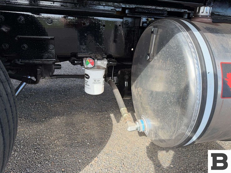 2017-kenworth-t880-image-16