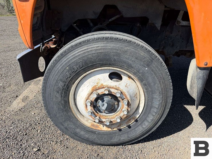 1979-ford-800-image-10