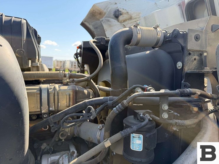 2012-freightliner-coronado-sd-tractor-truck-image-59