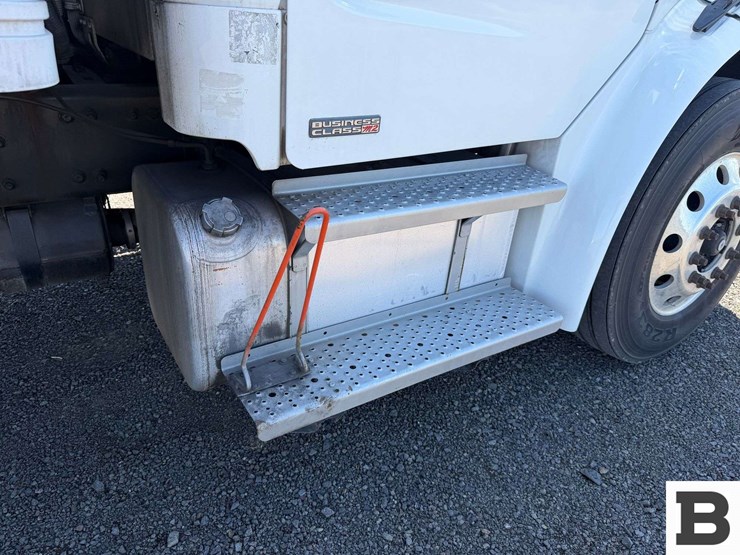 2009-freightliner-m2-box-van-truck-image-41