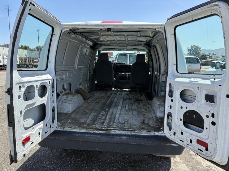 2012-gmc-sierra-2500-image-30