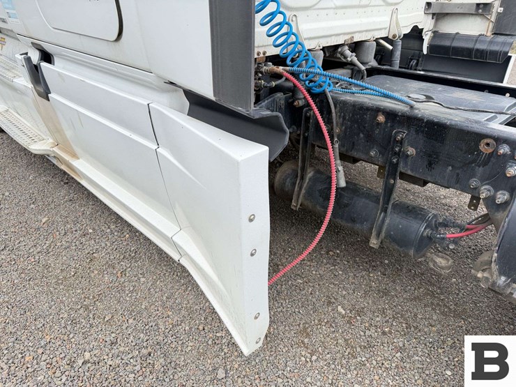 2018-freightliner-cascadia-125-image-15