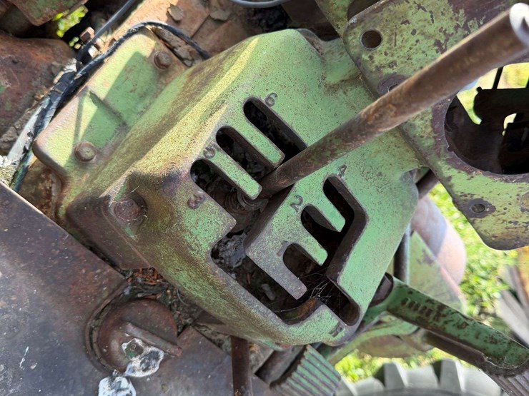 1957-john-deere-520-image-23