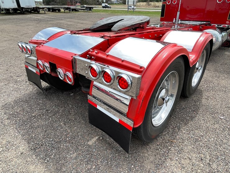 1976-peterbilt-359-image-52