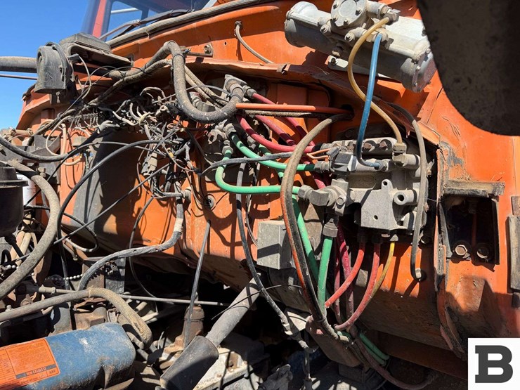 1979-ford-800-image-35