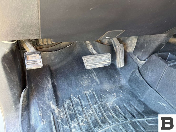 2018-chevrolet-silverado-1500-image-25