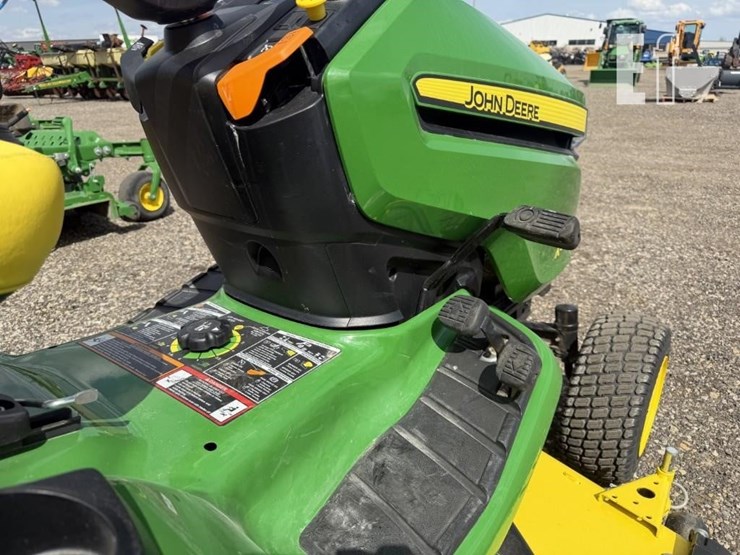 2022-john-deere-x380-image-18