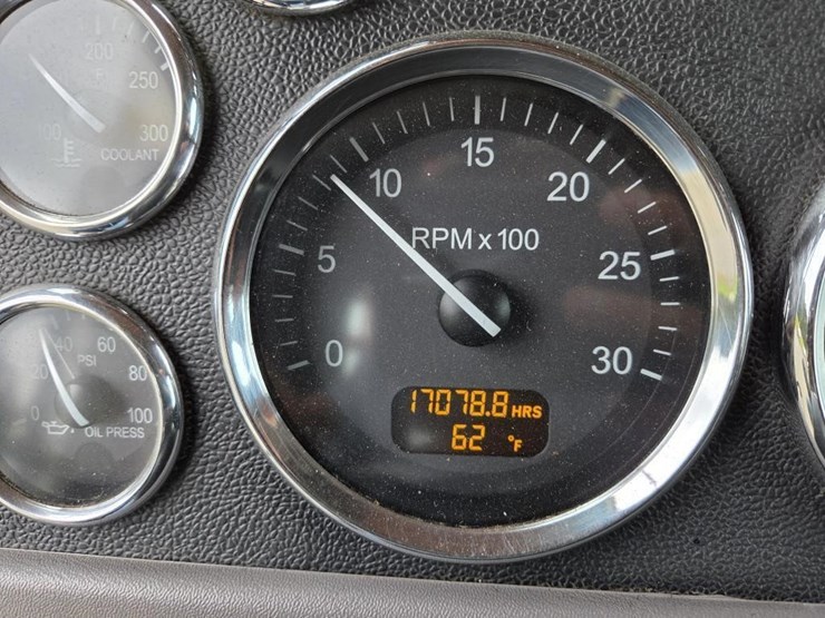 2016-peterbilt-367-image-23