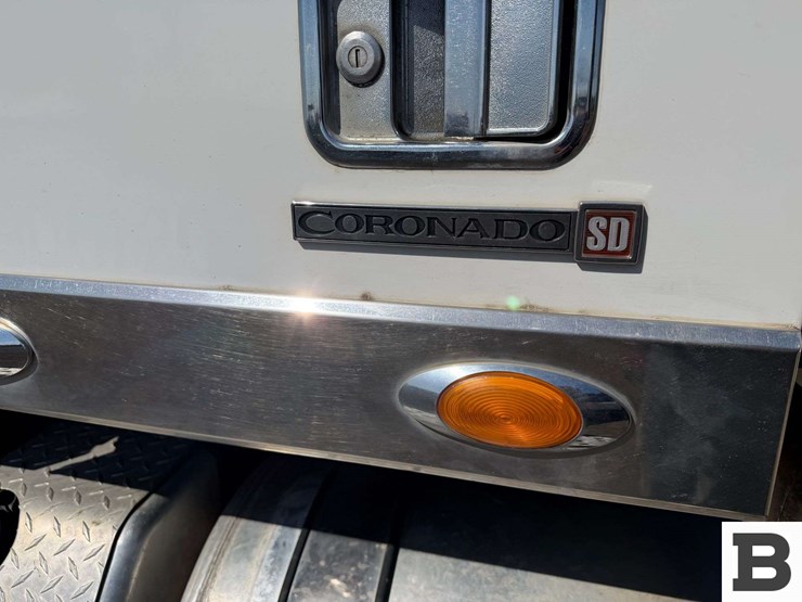 2012-freightliner-coronado-sd-tractor-truck-image-15