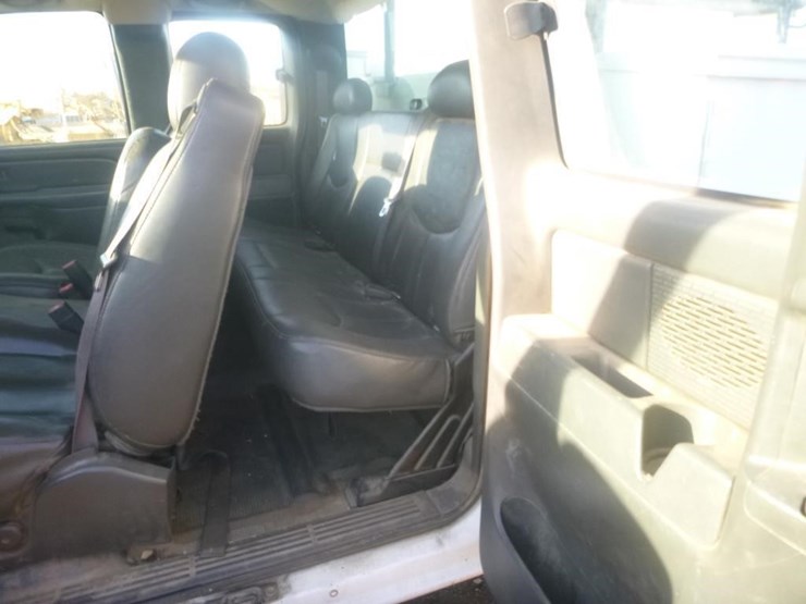 2007-chevrolet-3500-image-10