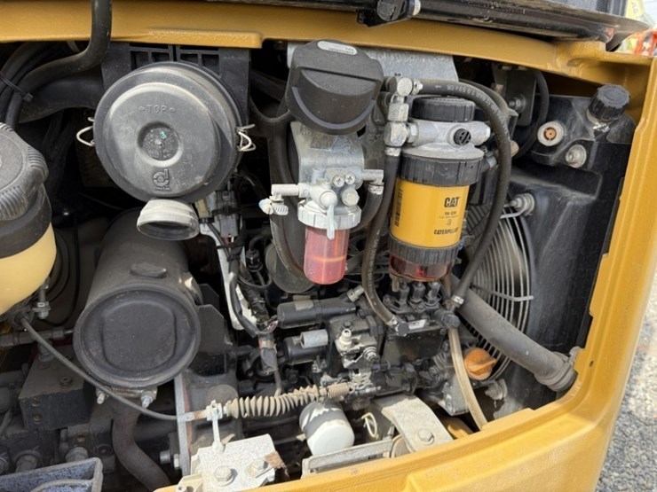 2017-caterpillar-301.7d-image-25