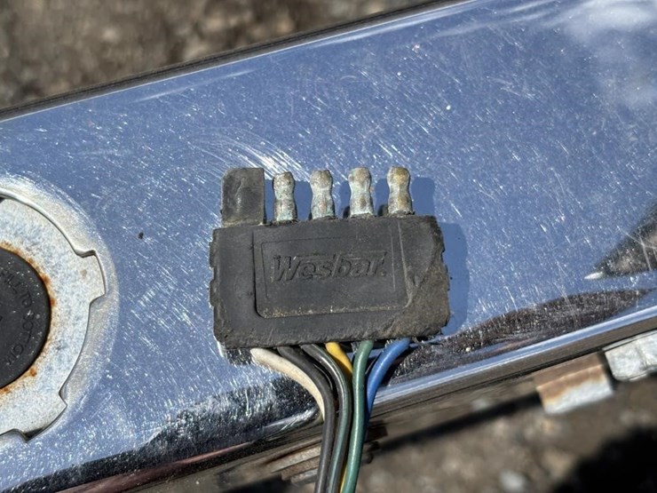 2001-unknown-trailer-image-40