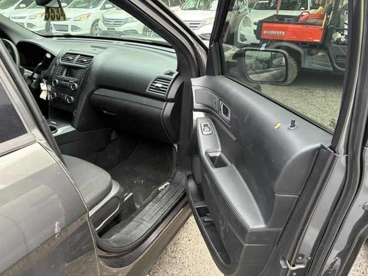2017-ford-explorer-image-9
