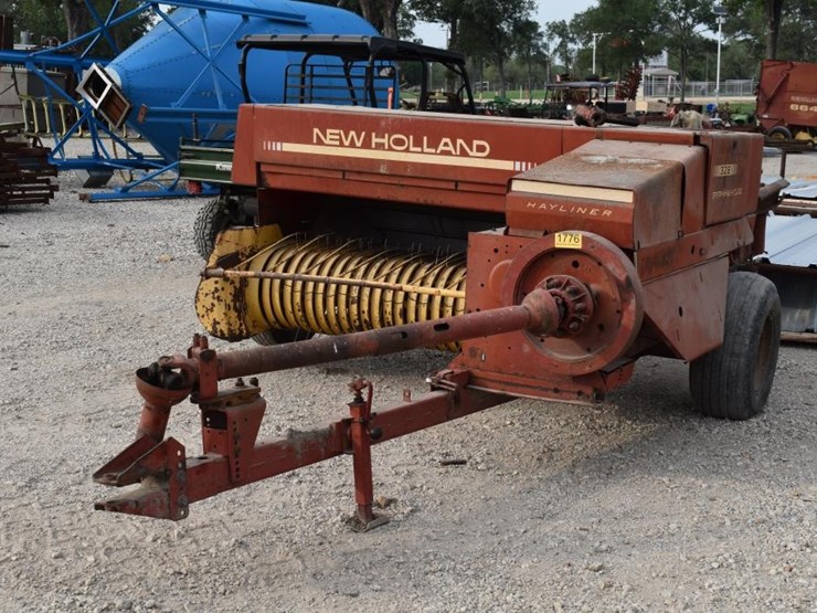 new-holland-326-image-2