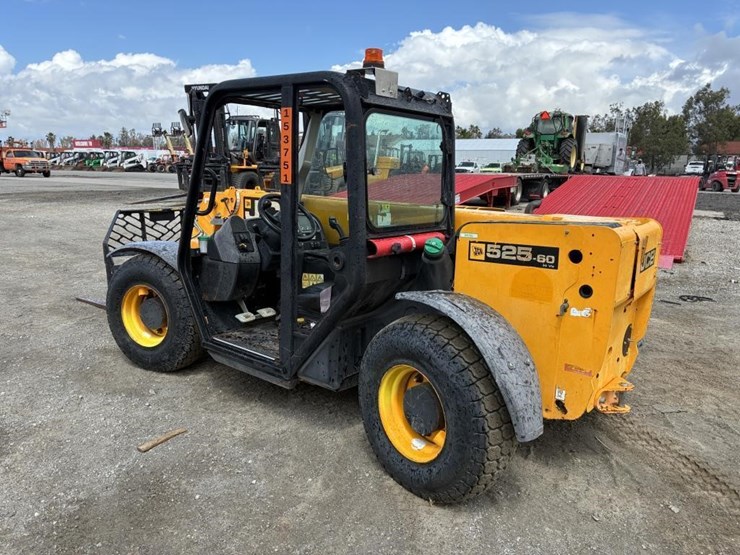 2015-jcb-525-image-4