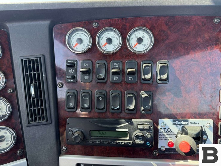 2012-freightliner-coronado-sd-tractor-truck-image-76