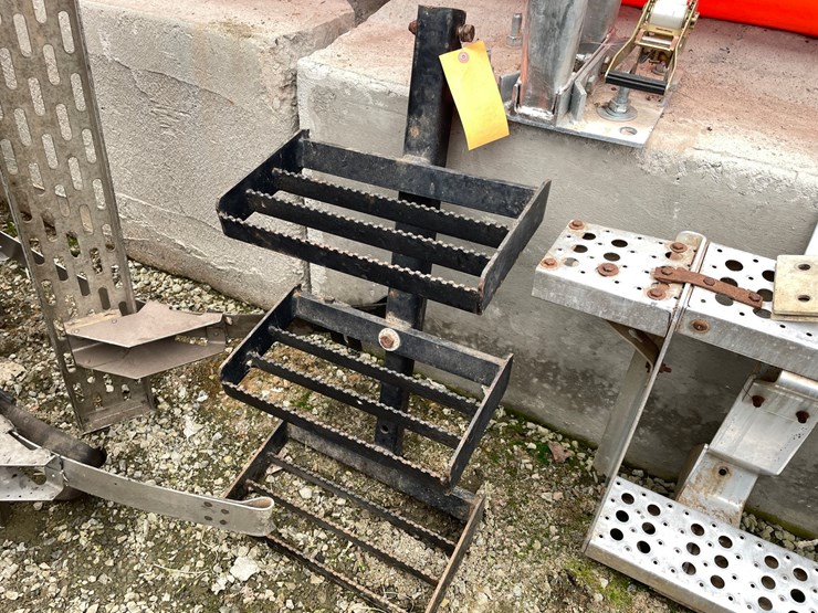 #10382-•-heavy-duty-steel-3-step-bracket-image-1