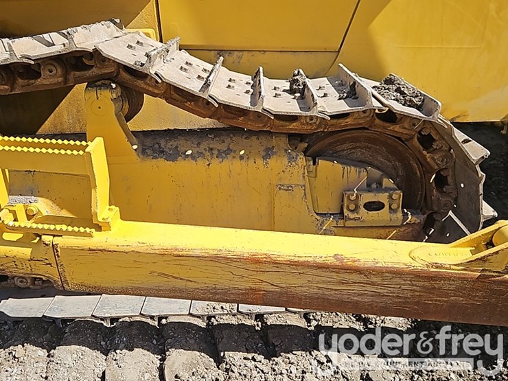 2005-komatsu-d65ex-15-image-11