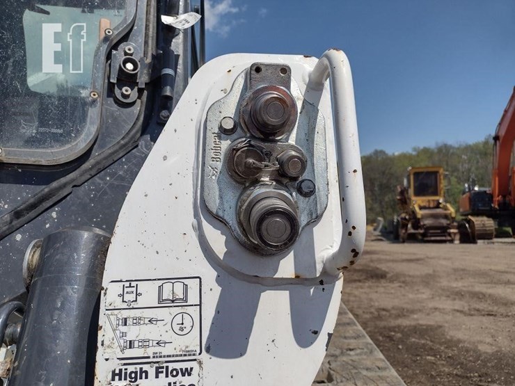 2022-bobcat-t770-image-25