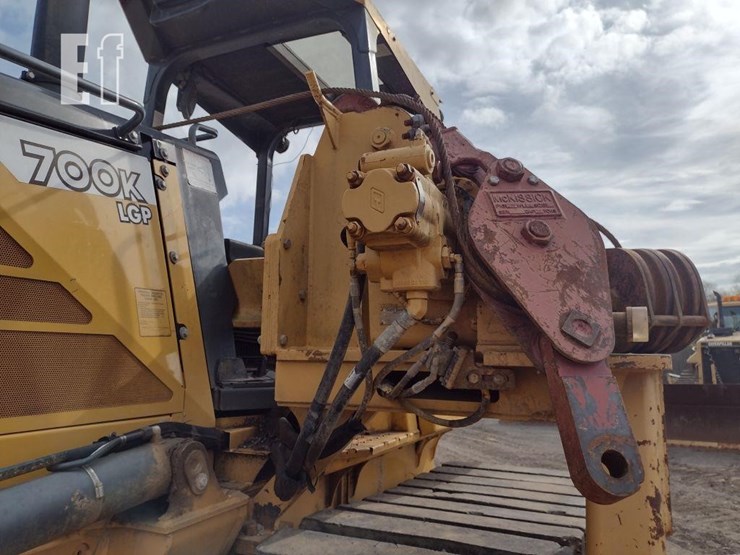 2013-deere-700k-lgp-image-23