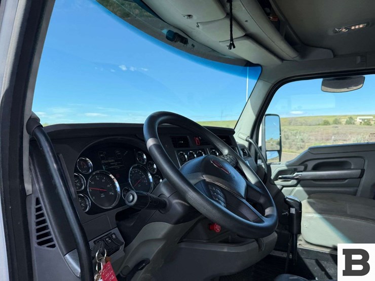 2017-kenworth-t880-image-59