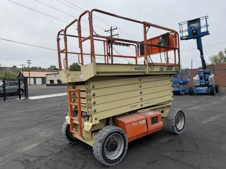 2014-jlg-4069le-image-1