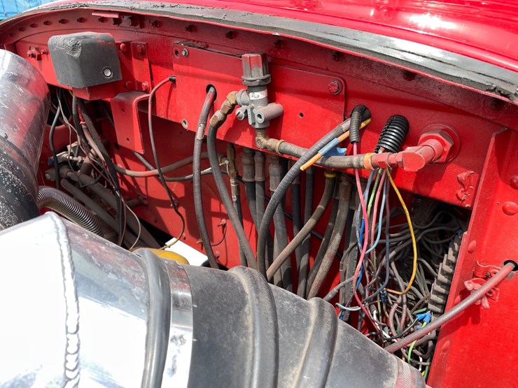 1976-peterbilt-359-image-95