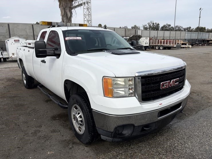 2012-gmc-sierra-2500-image-2