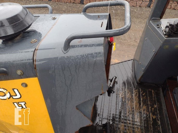 2013-deere-450j-image-11