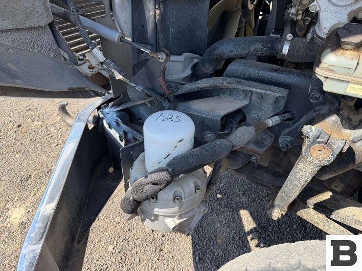 2012-freightliner-coronado-sd-tractor-truck-image-53