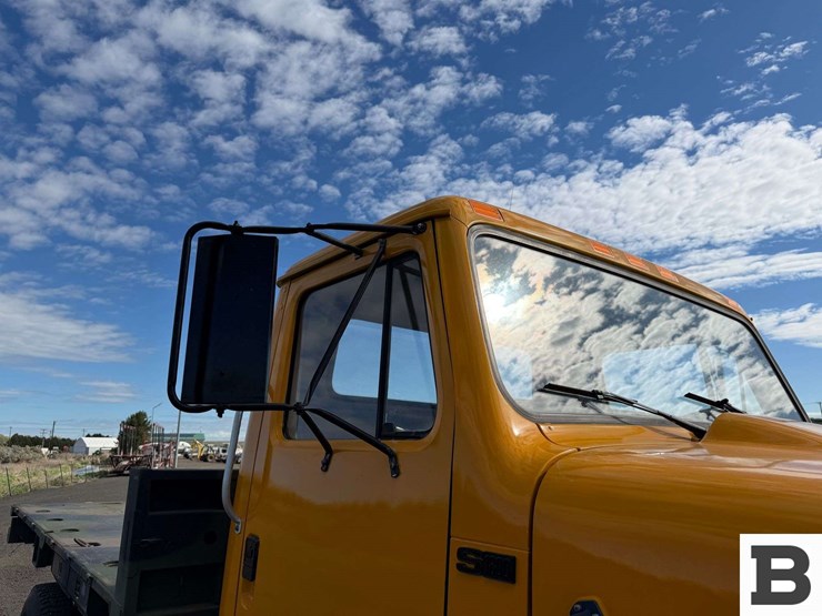 1985-international-1854-flatbed-truck-image-35