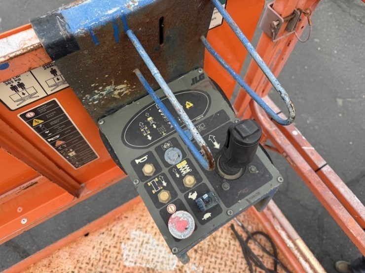 2014-jlg-4069le-image-26