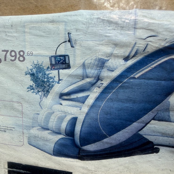 #596 • #594 • MASSAGE CHAIR