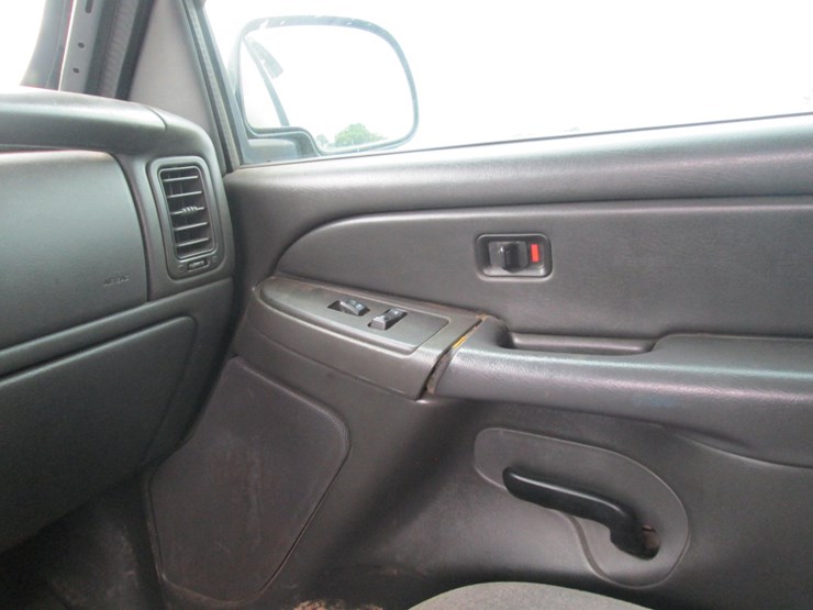 2006-chevrolet-2500-image-35