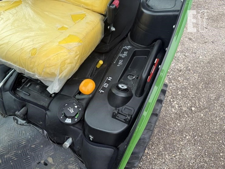 2021-john-deere-1025r-image-28