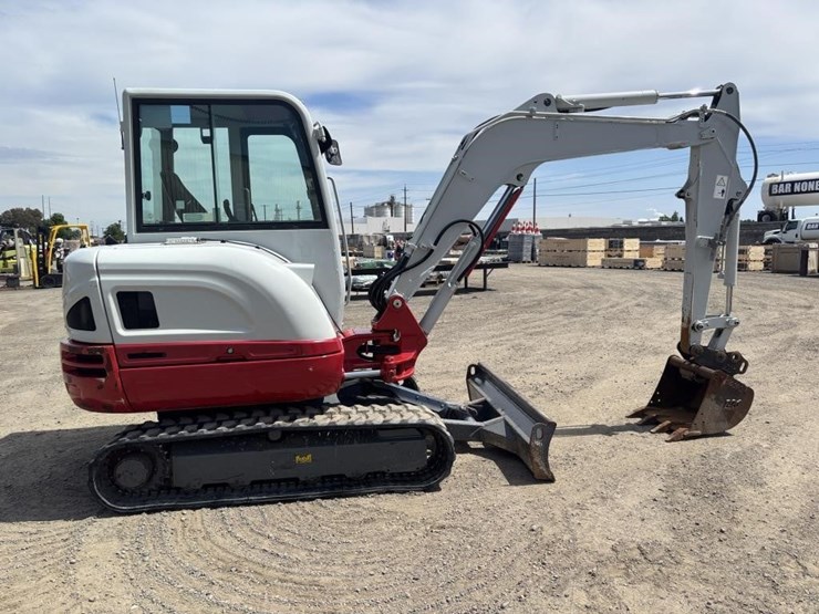 2020-takeuchi-tb240-image-7