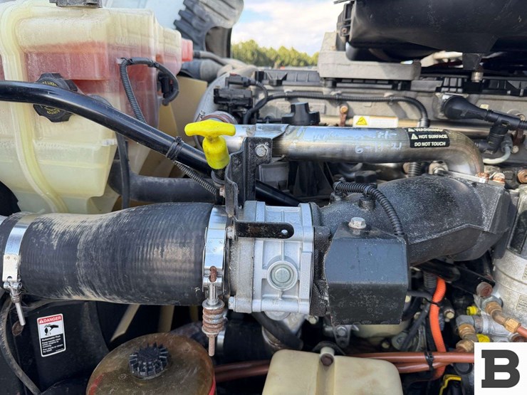 2012-freightliner-cascadia-125-image-47