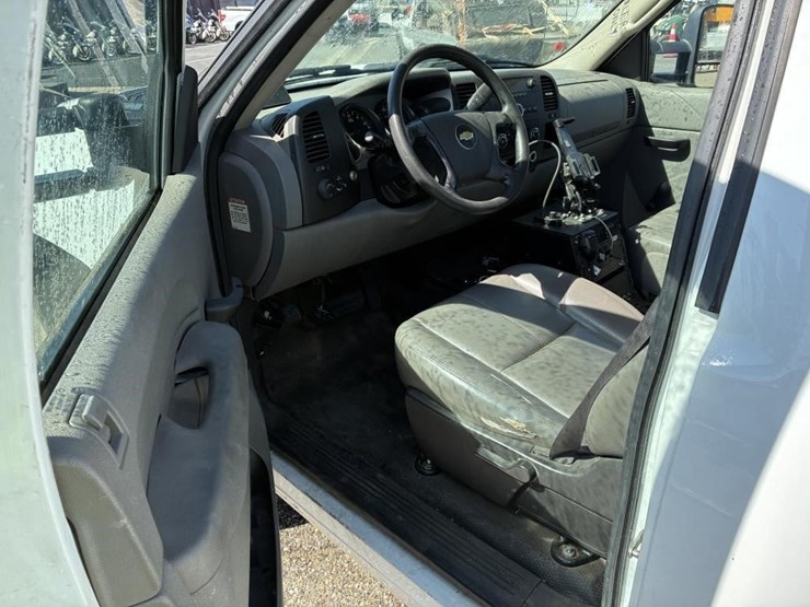 2011-chevrolet-2500-image-10