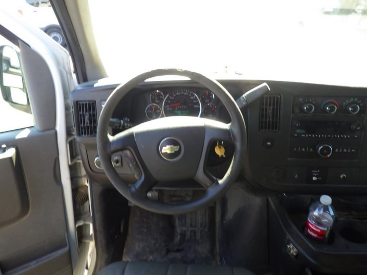 2015-chevrolet-express-3500-image-9