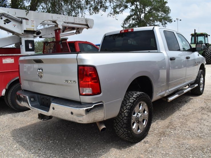 2016-dodge-2500-image-3