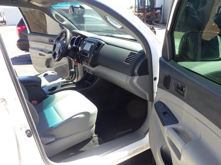 2015-toyota-tacoma-image-6