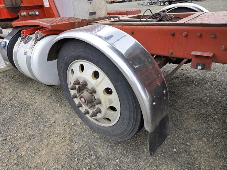 2016-peterbilt-367-image-64