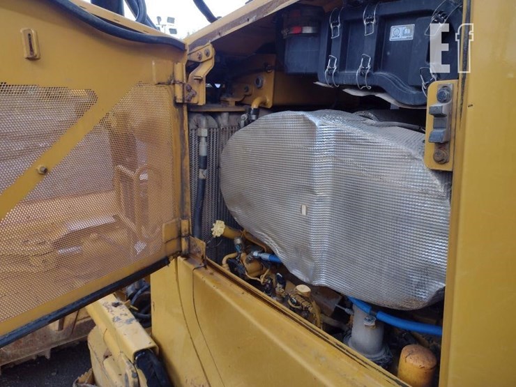 2015-caterpillar-d6t-xl-image-22