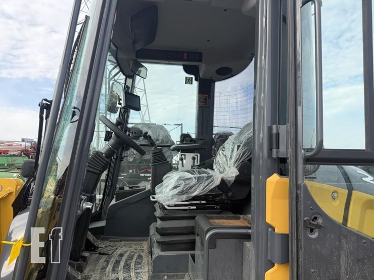 2023-deere-244l-image-19