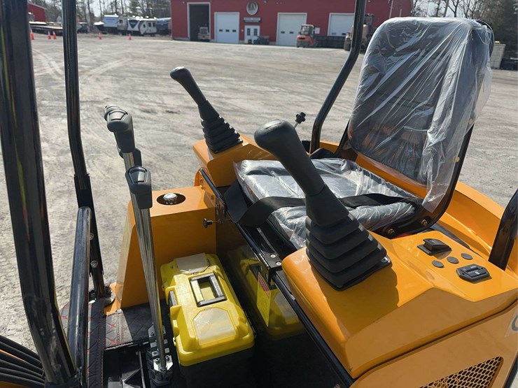 2026-future-ft15-mini-excavator-image-13