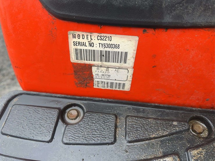 2019-kioti-cs2210-image-23