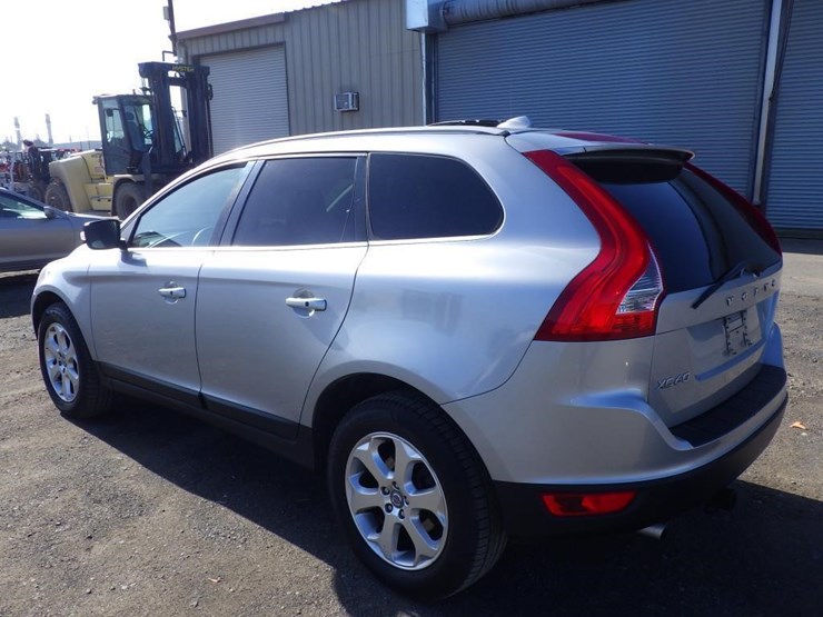 2013-volvo-xc60-image-4