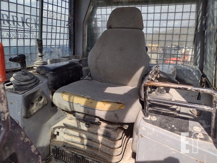 2005-deere-700h-xlt-image-12