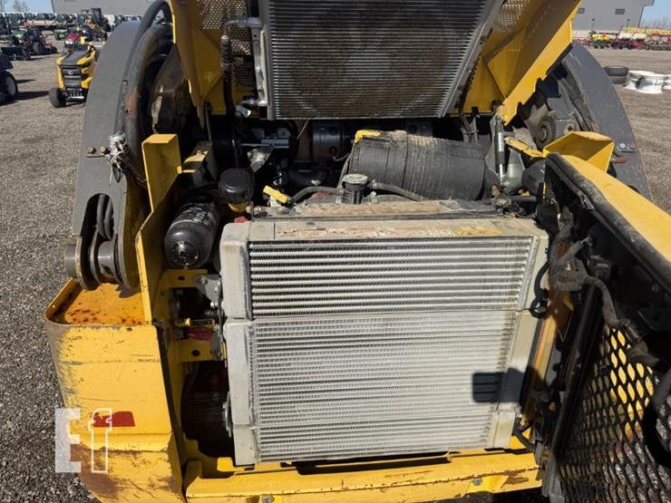 new-holland-l220-image-17